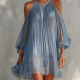 Soffia - Vestido Mini Azul com Ombros à Mostra e Detalhes em Renda para Mulher
